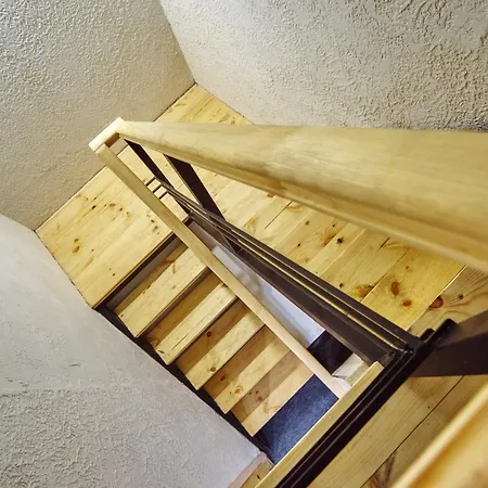 מלון Mezzanine 2*