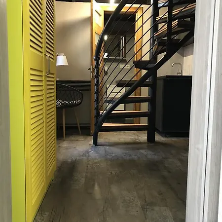 Отель Mezzanine 2*