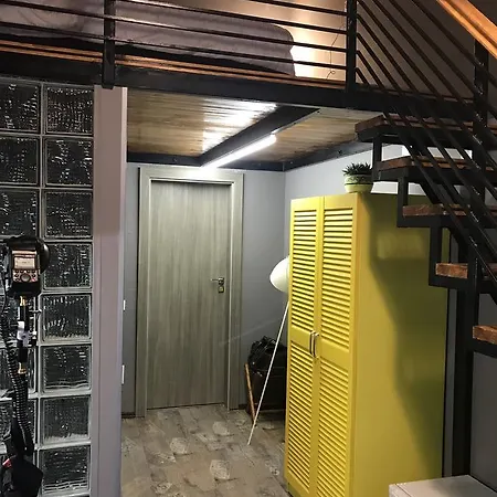 מלון Mezzanine 2*