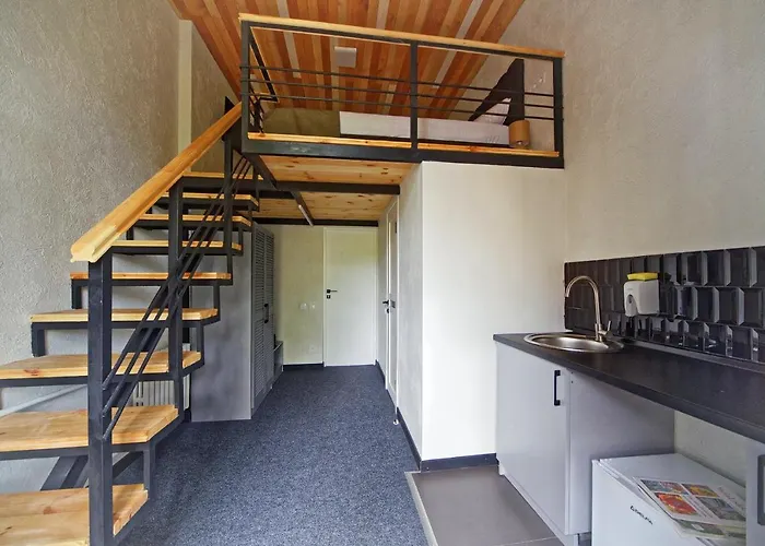 Mezzanine Отель