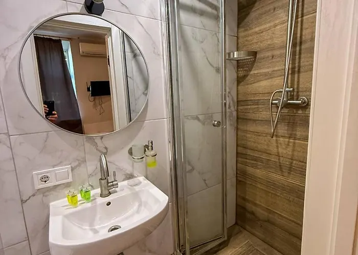 Отель Mezzanine 2*